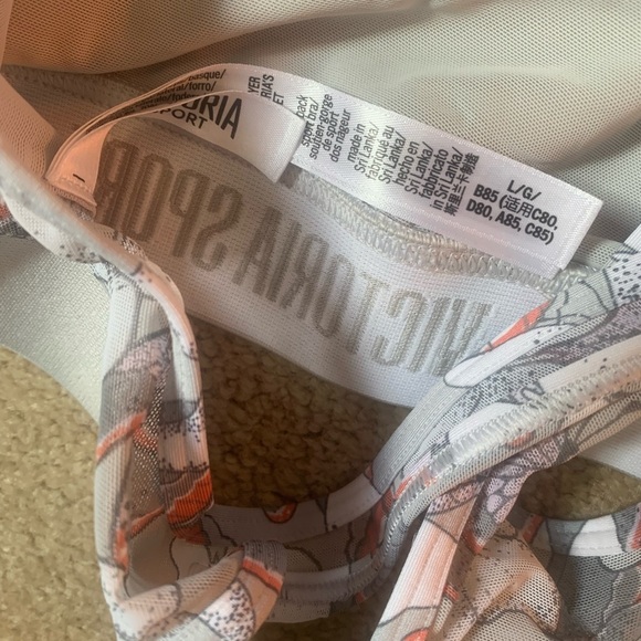 Victoria Secret Sports bra size large - Picture 3 of 4